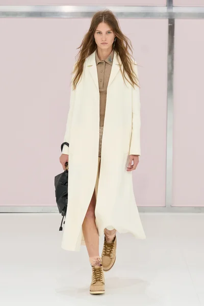 Look 15